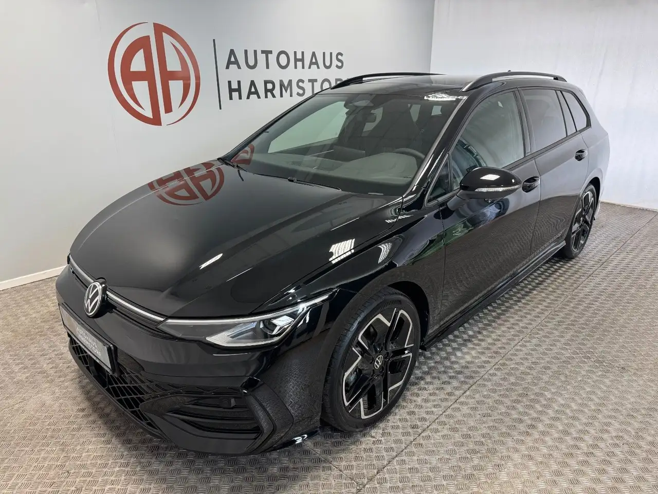Volkswagen Golf VIII Variant 1.5 eTSI R-Line AHK*Pano*LED 2