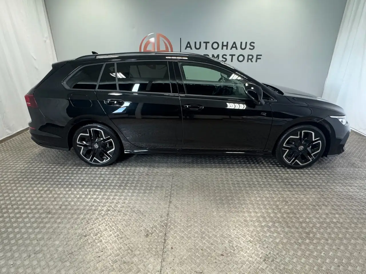 Volkswagen Golf VIII Variant 1.5 eTSI R-Line AHK*Pano*LED 7