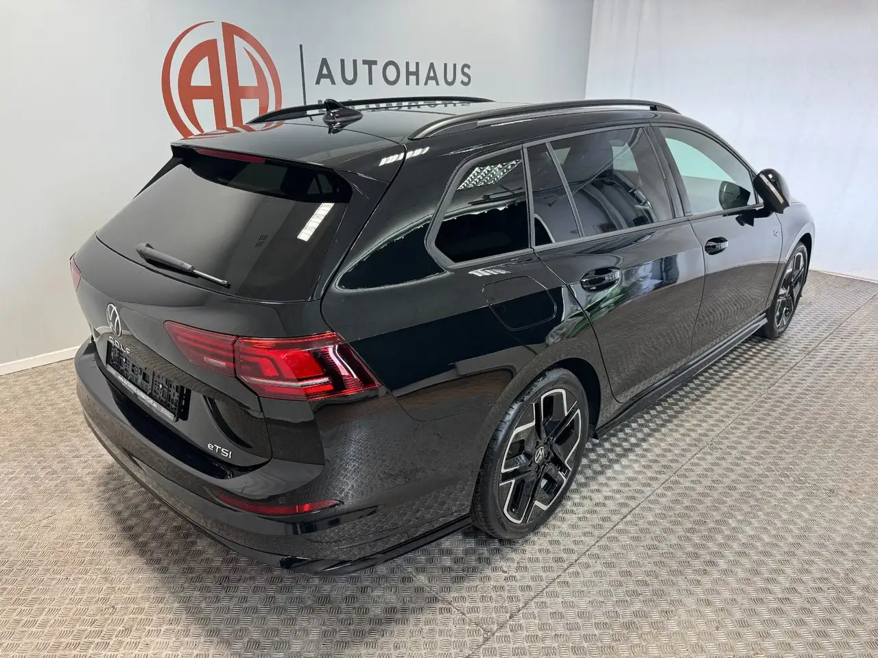 Volkswagen Golf VIII Variant 1.5 eTSI R-Line AHK*Pano*LED 6