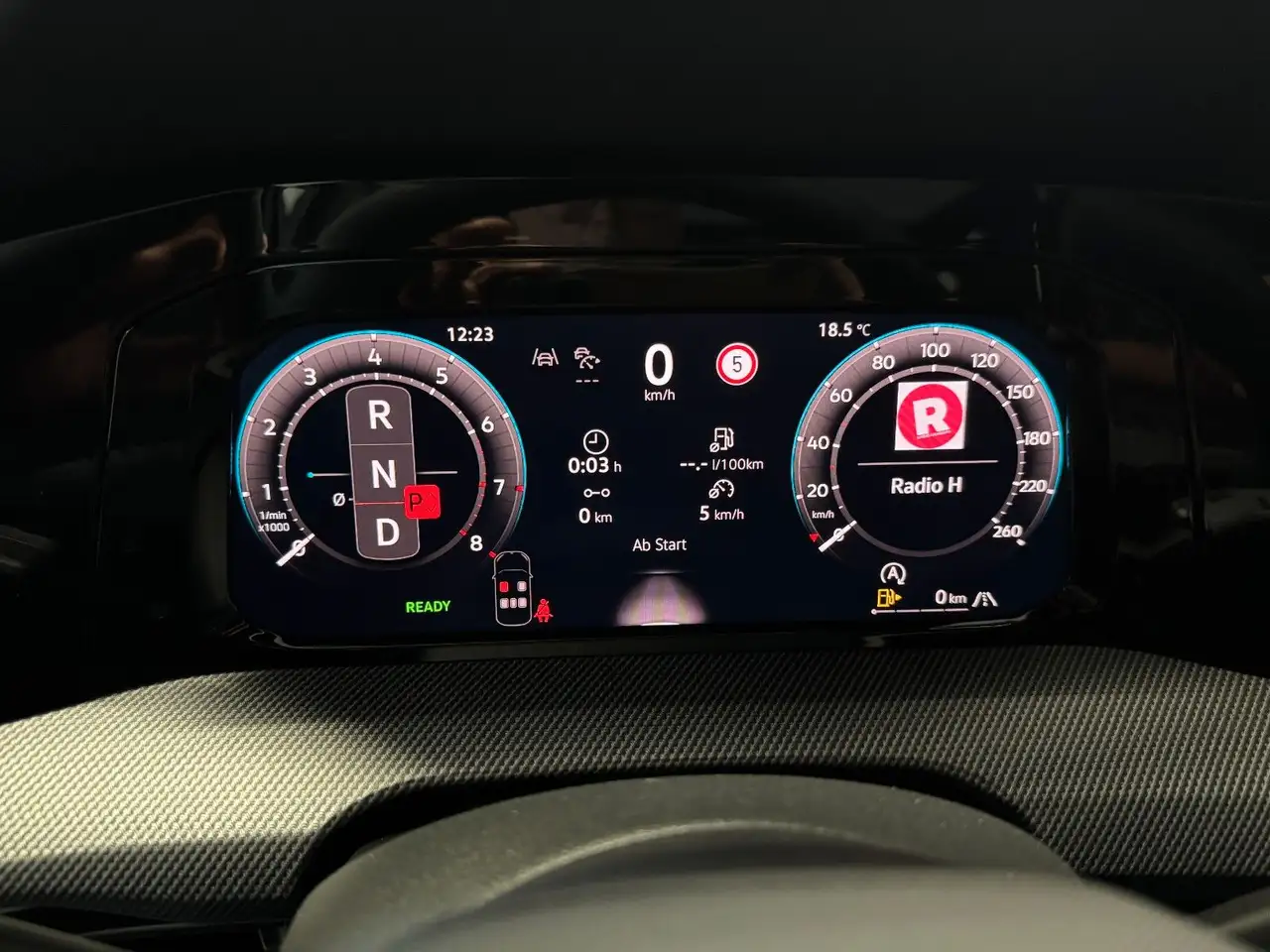 Volkswagen Golf VIII Variant 1.5 eTSI R-Line AHK*Pano*LED 14