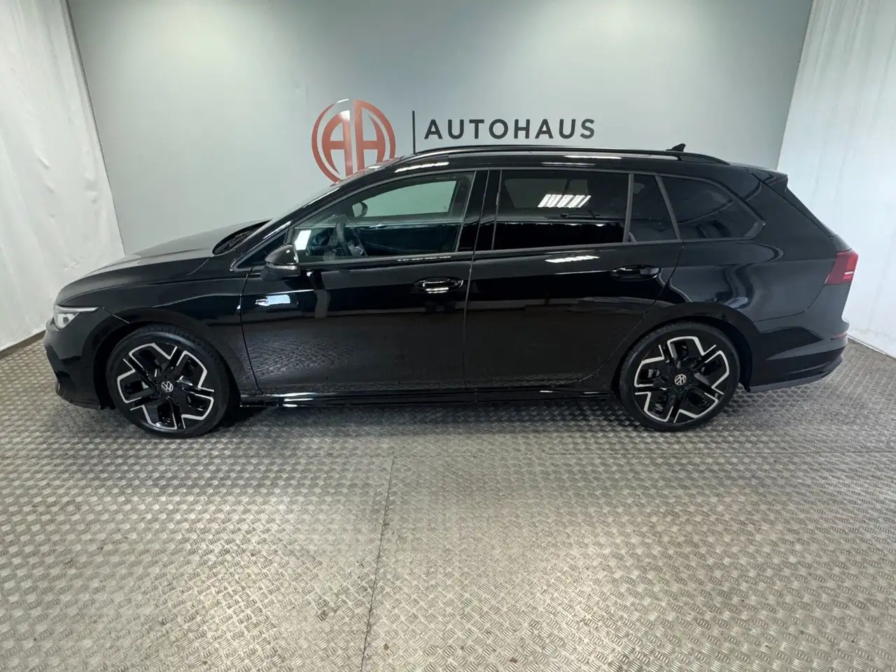 Volkswagen Golf VIII Variant 1.5 eTSI R-Line AHK*Pano*LED 3