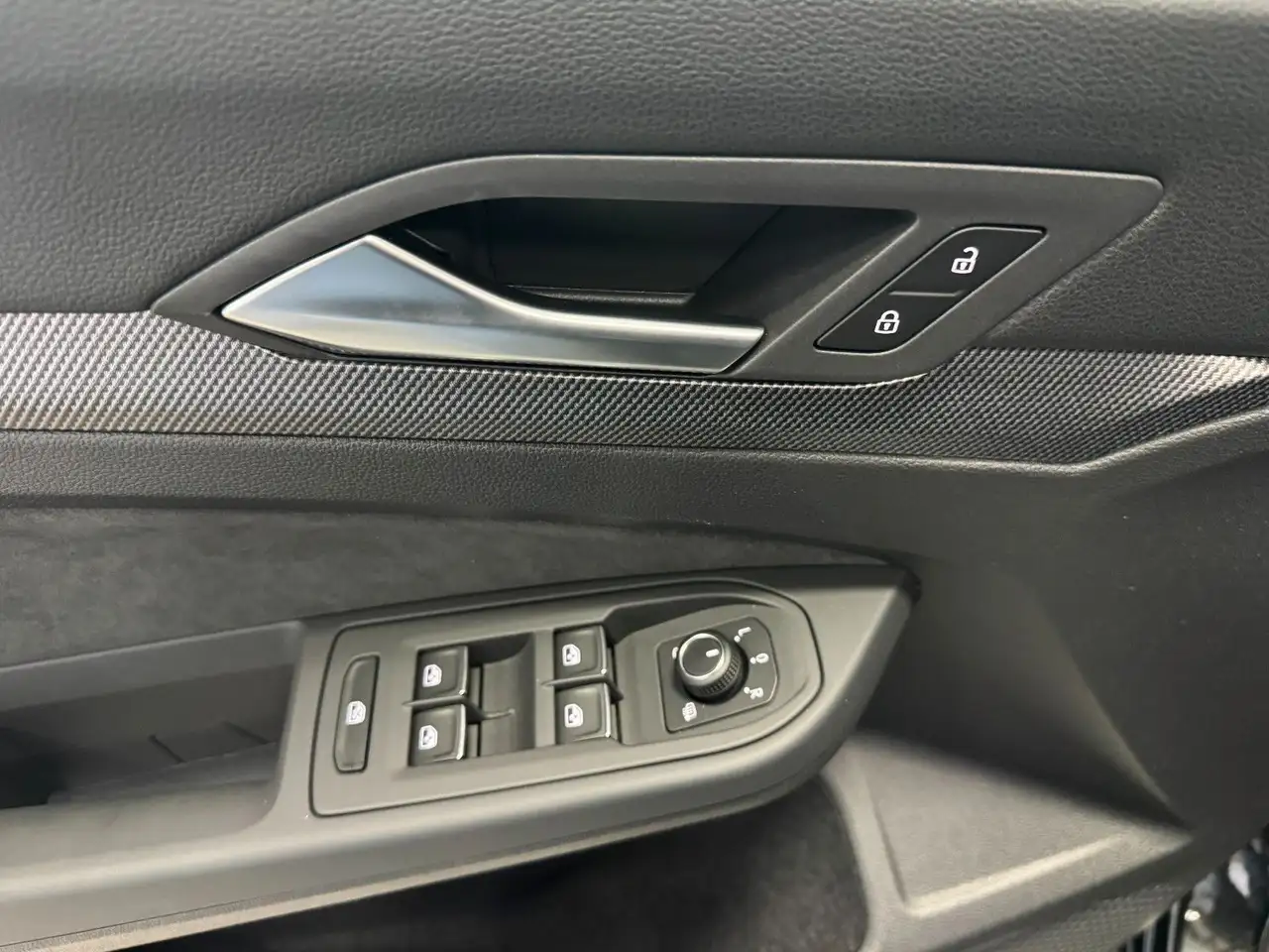 Volkswagen Golf VIII Variant 1.5 eTSI R-Line AHK*Pano*LED 10