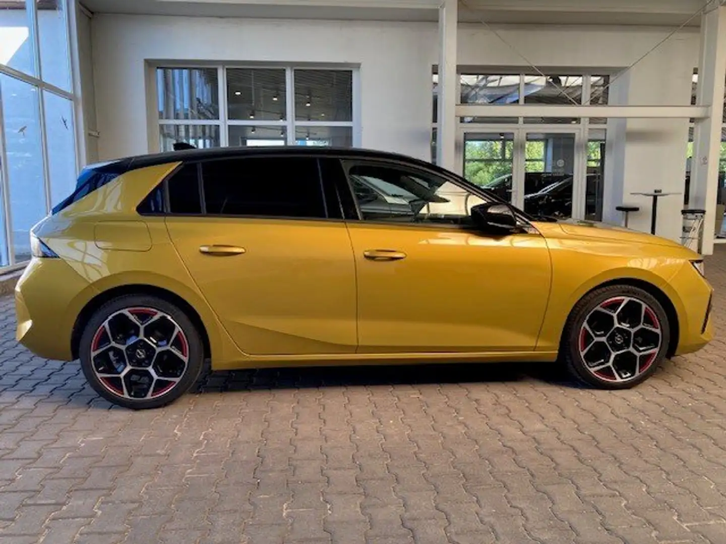 Opel Astra GS Line Jaune - 2