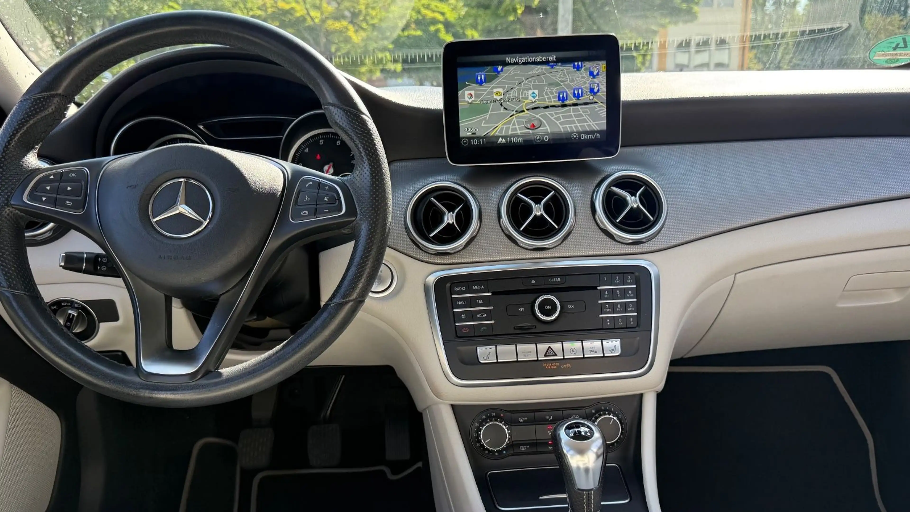 Mercedes-Benz GLA 180 Urban|LED|NAVI|PDC|SHZ|KLIMA|ALLWETTER| — photo 10