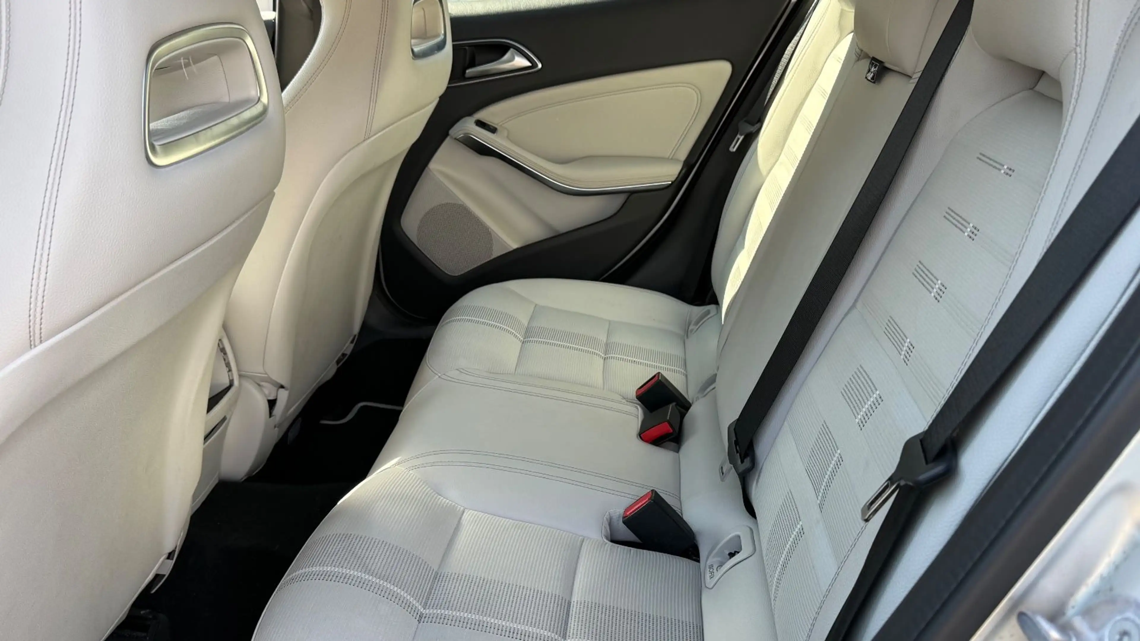 Mercedes-Benz GLA 180 Urban|LED|NAVI|PDC|SHZ|KLIMA|ALLWETTER| — photo 9