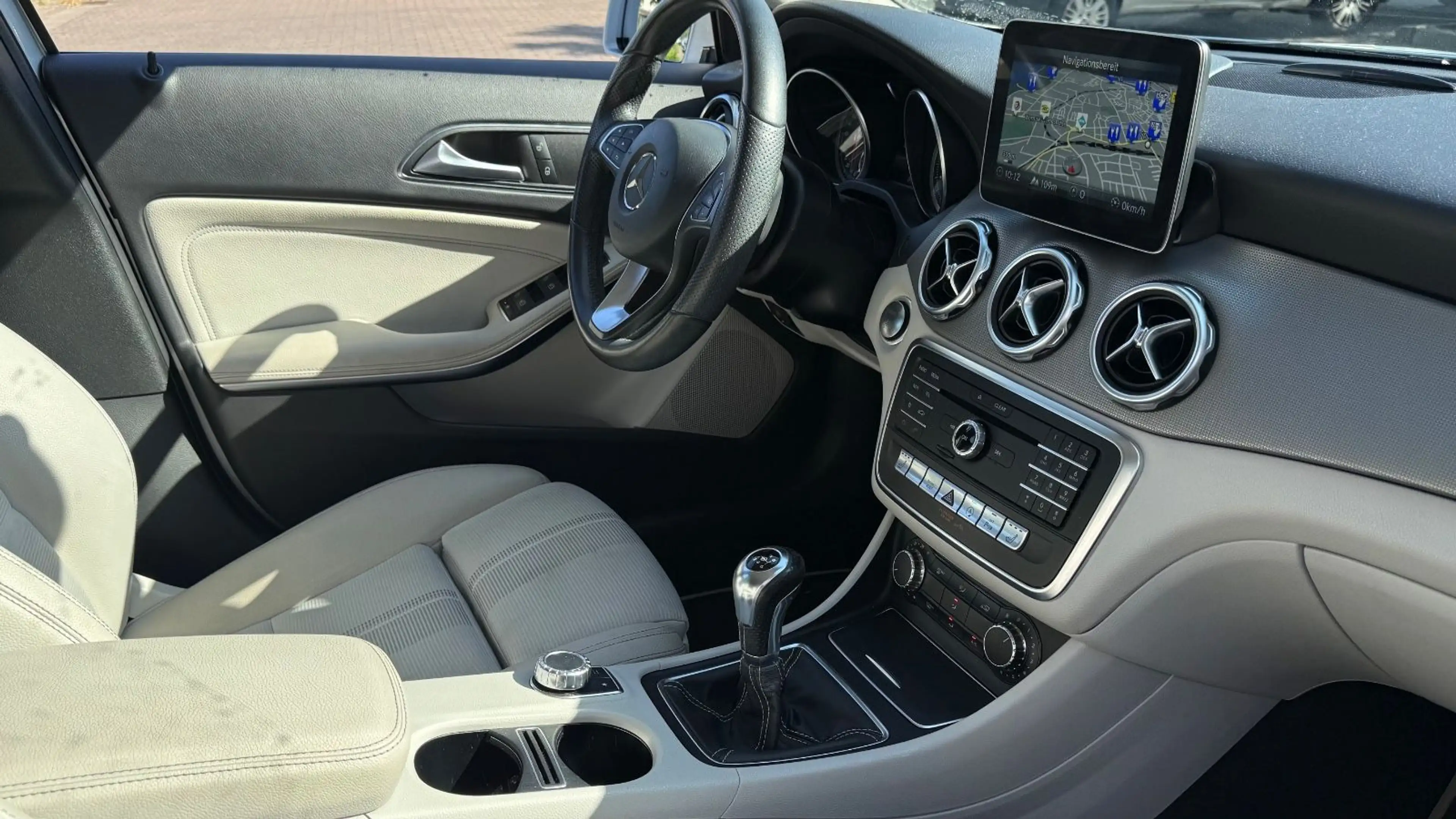 Mercedes-Benz GLA 180 Urban|LED|NAVI|PDC|SHZ|KLIMA|ALLWETTER| — photo 7