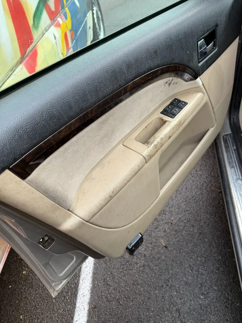 Ford Mondeo Lima 4 Türen Fließenheck mit Achtreifen Grau - 2