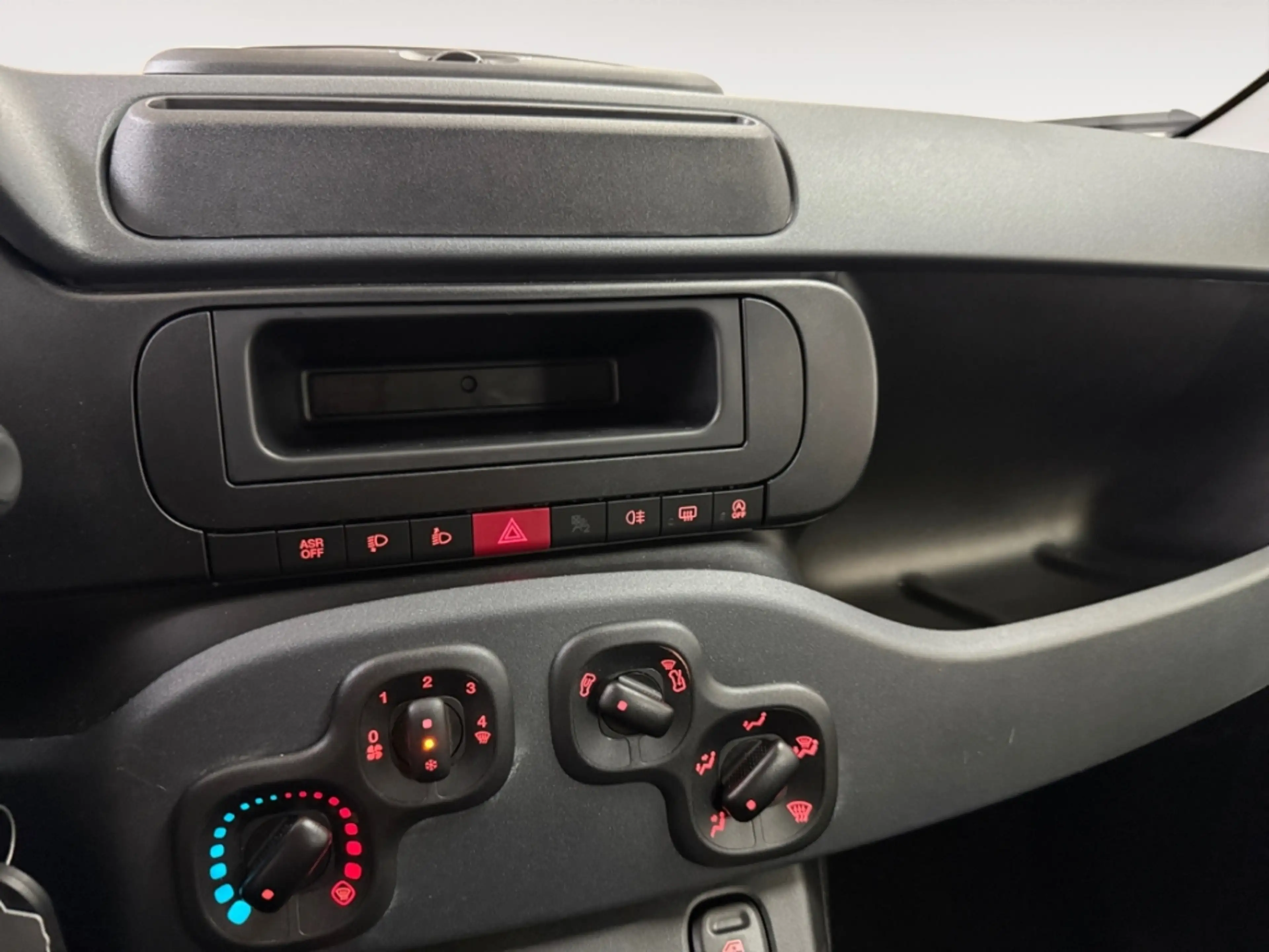 Fiat New Panda MHEV Pop 1000 DIG-DISPLAY PDC BLUETOOTH KLIMA MULT — photo 10