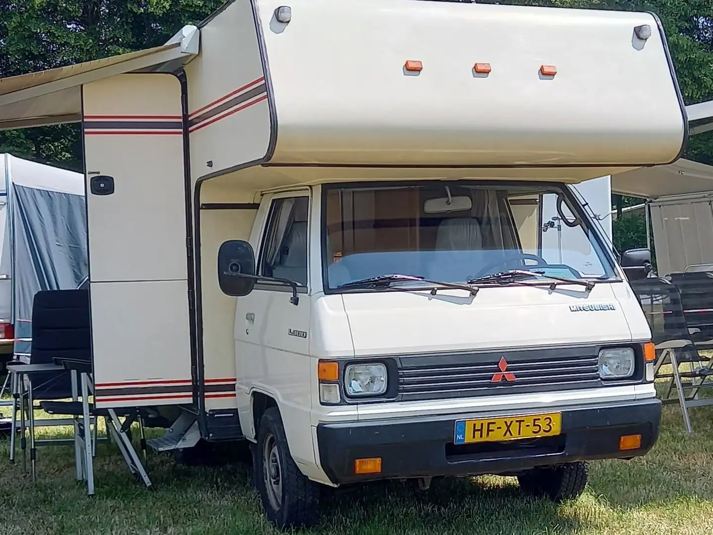 Mitsubishi L300 Kampeerauto Beige - 1