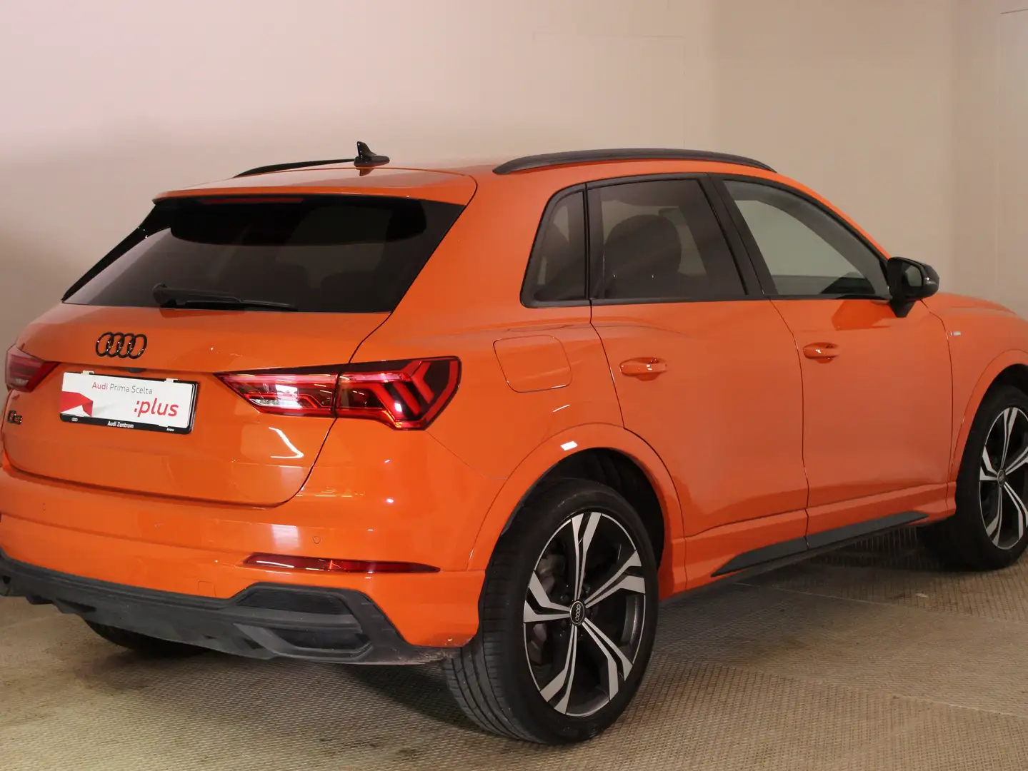 Audi Q3 Q3 II 2018 35 2.0 tdi S line edition s-tronic Arancione - 2