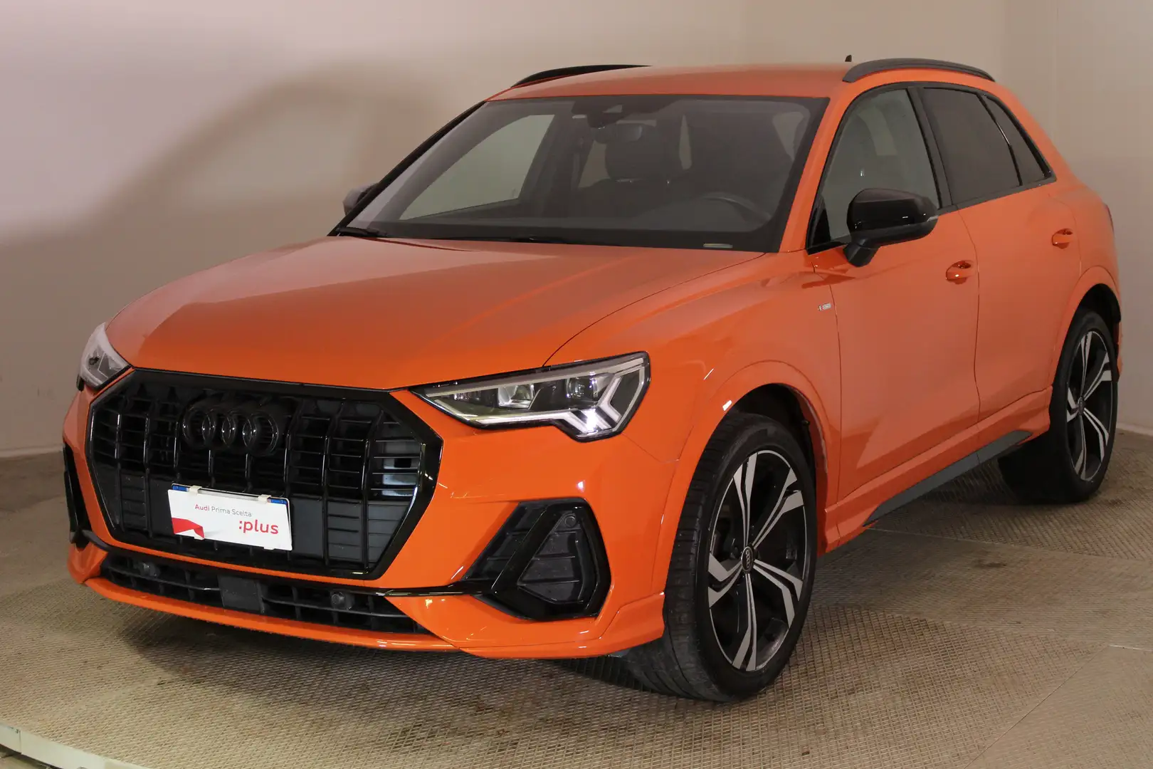 Audi Q3 Q3 II 2018 35 2.0 tdi S line edition s-tronic Arancione - 1