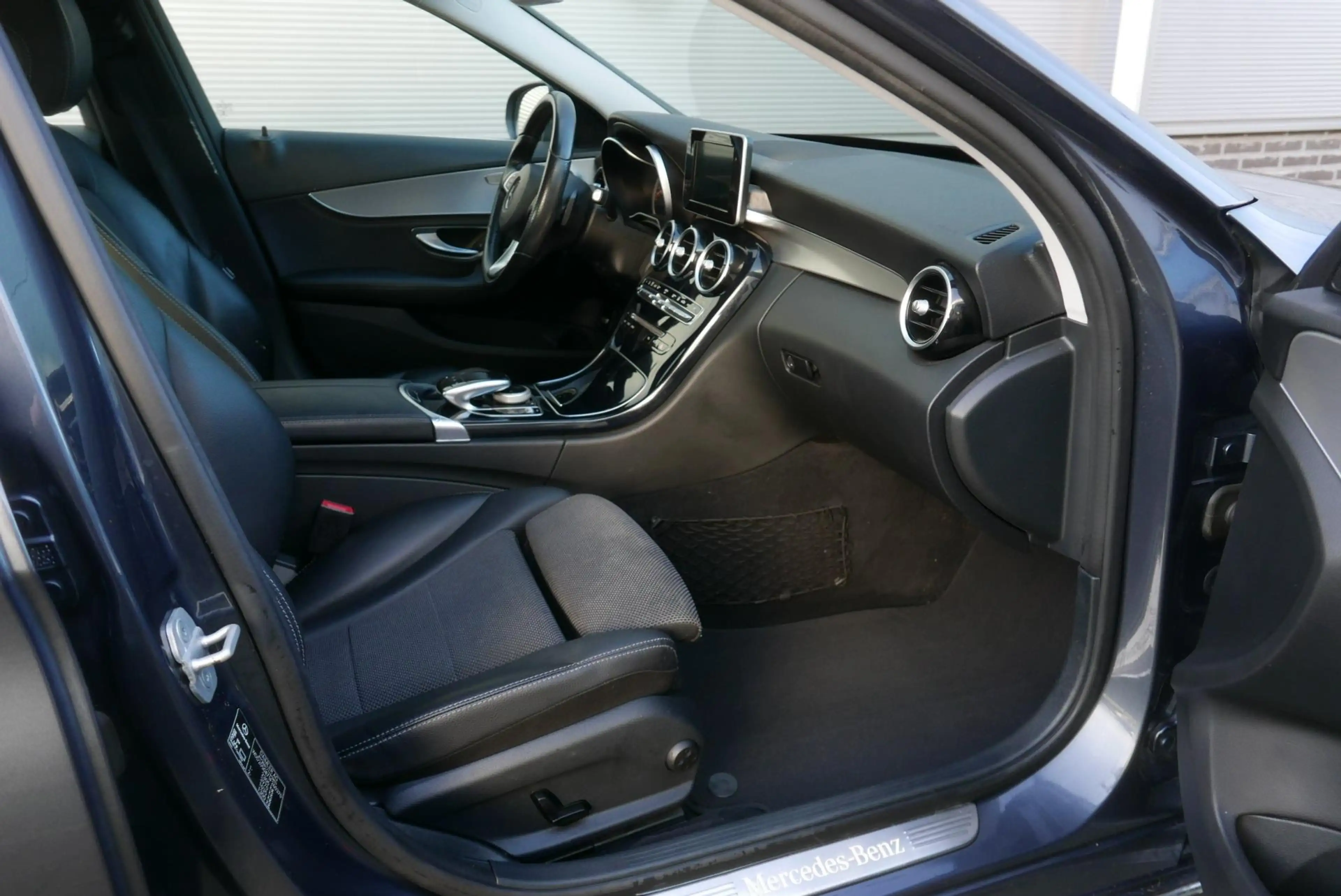 Mercedes-Benz C 350 e Lease Edition — photo 6