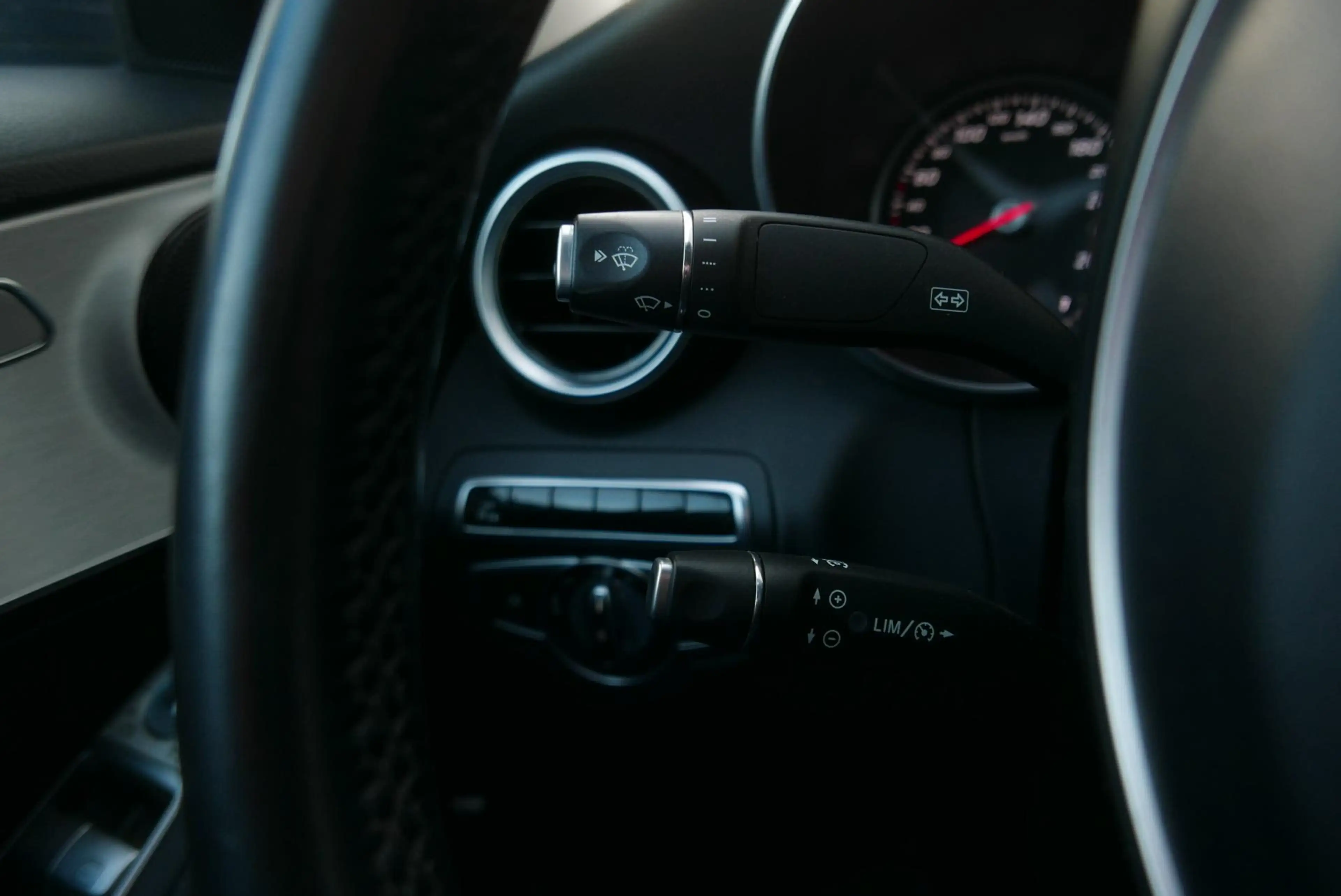 Mercedes-Benz C 350 e Lease Edition — photo 11