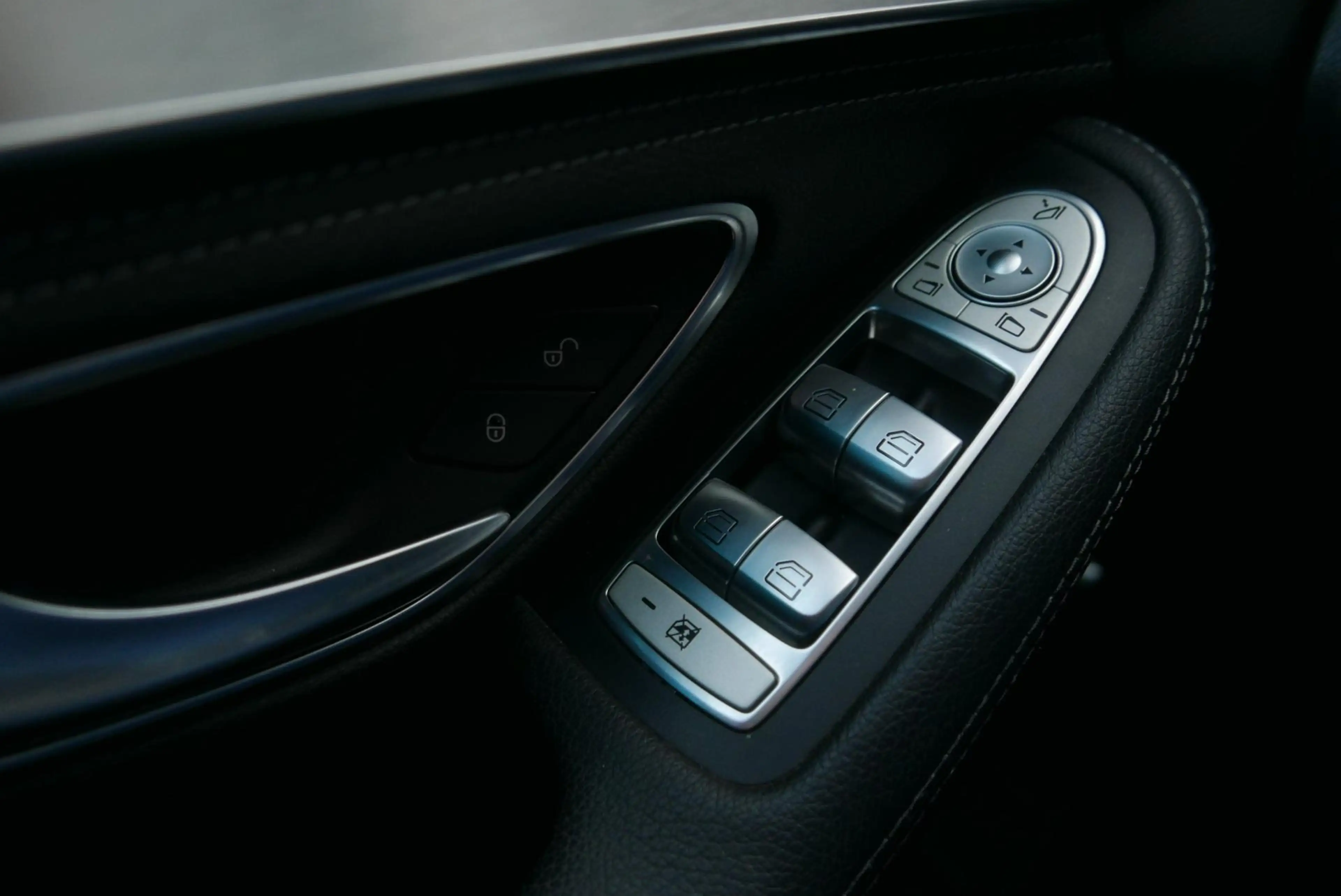 Mercedes-Benz C 350 e Lease Edition — photo 10