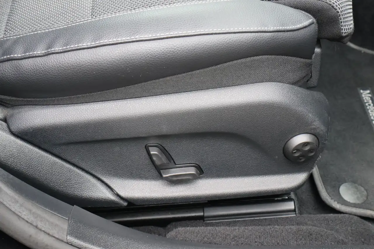 Mercedes-Benz E-Class E300 e T-Modell AMG Line LED Navi Totwinkel AHK, миниатюра 30