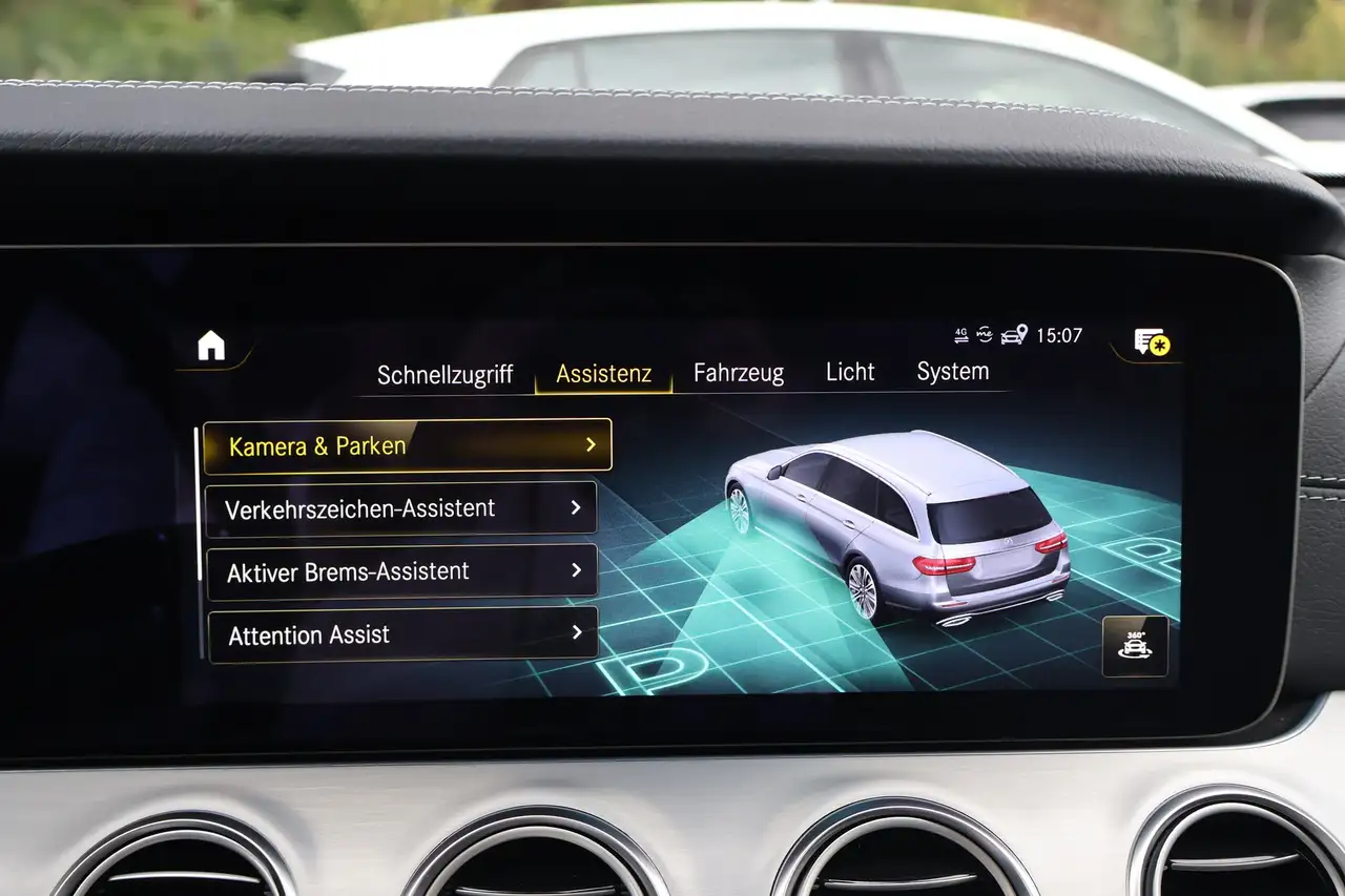 Mercedes-Benz E-Class E300 e T-Modell AMG Line LED Navi Totwinkel AHK, миниатюра 16