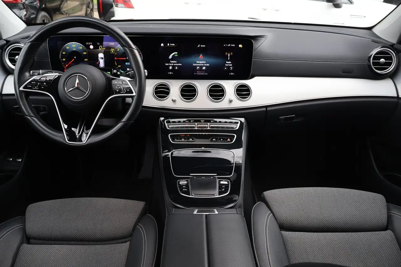 Mercedes-Benz E-Class E300 e T-Modell AMG Line LED Navi Totwinkel AHK, миниатюра 9