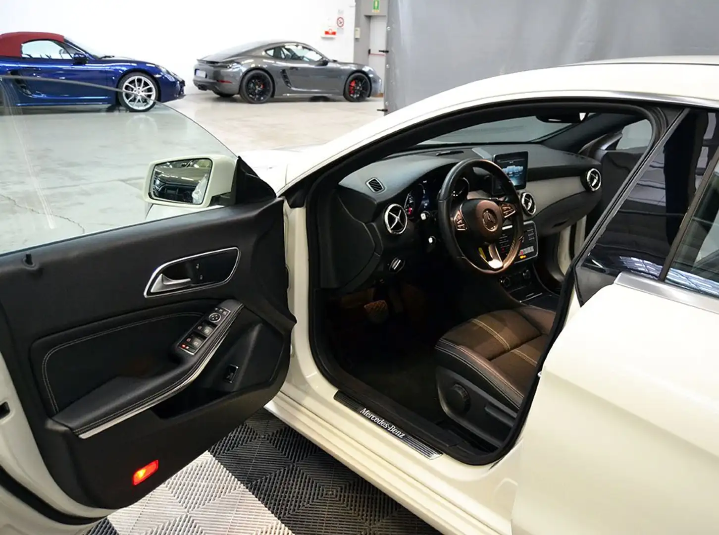 Mercedes-Benz CLA 180 Shooting Brake Sport Automatica-Led-Cerchi 18" Bianco - 2