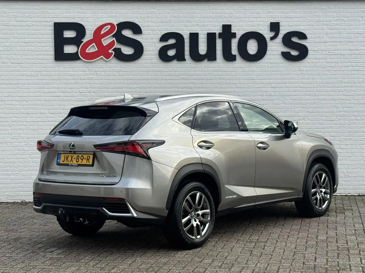 Lexus NX 300h AWD Luxury Line Trekhaak DAB Camera Navigatie Led Gris - 2