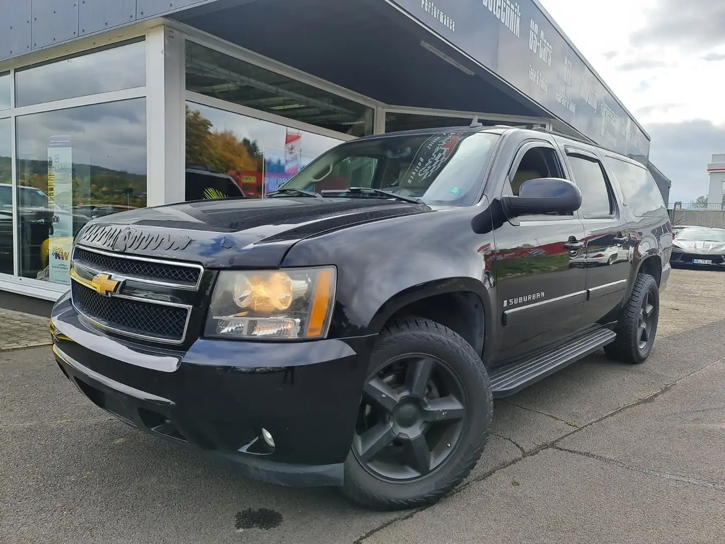 Chevrolet Suburban 5.3 7-Sitzer LPG AHK Černá - 2