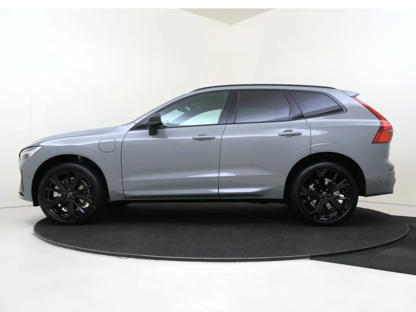 Volvo XC60 T6 AWD Ultra Black Edition | Facelift | Trekhaak | Gris - 2