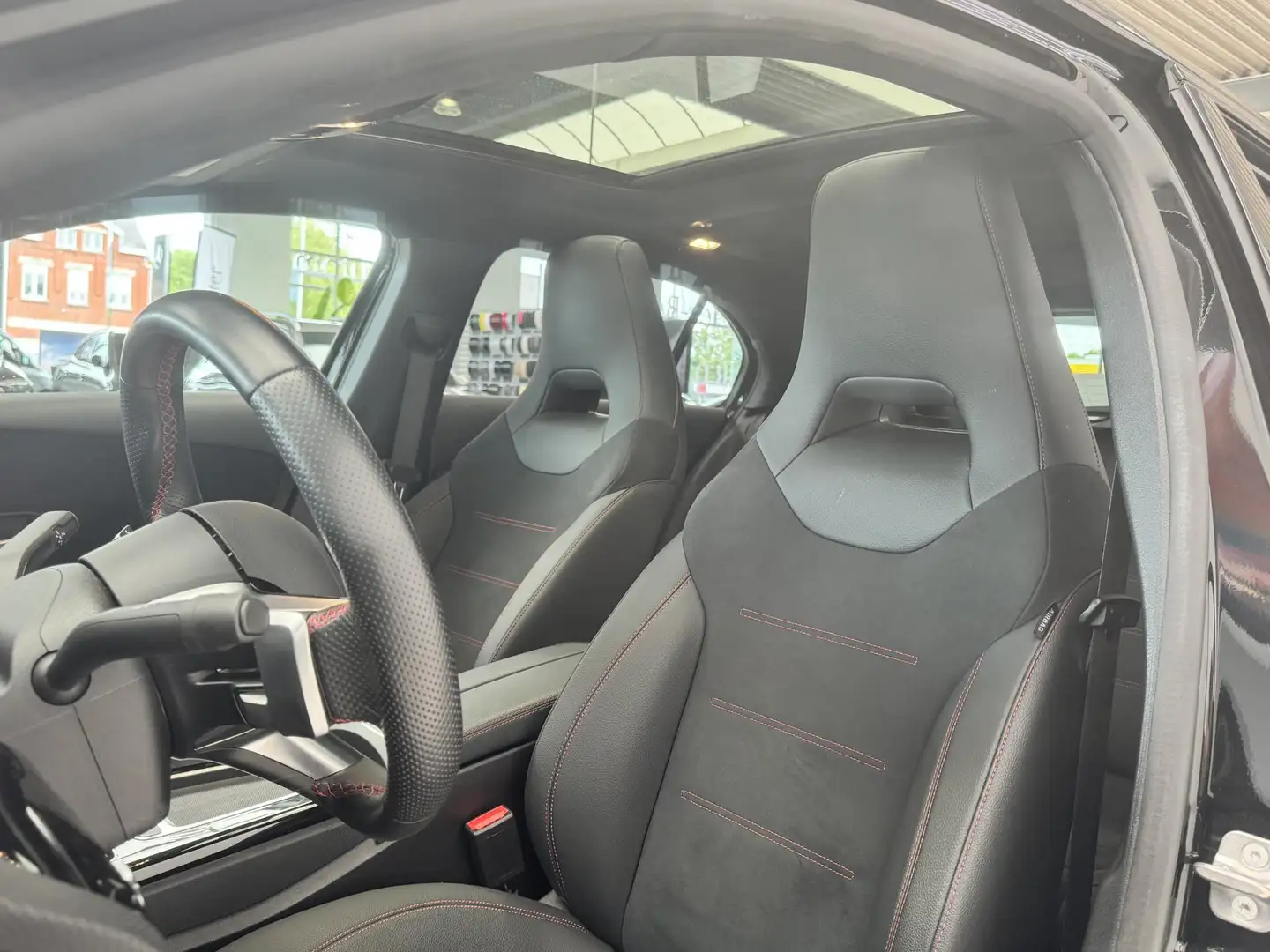 Mercedes-Benz A 180 Hatchback AMG Line | Panoramisch Dak | Head-Up Dis Nero - 2