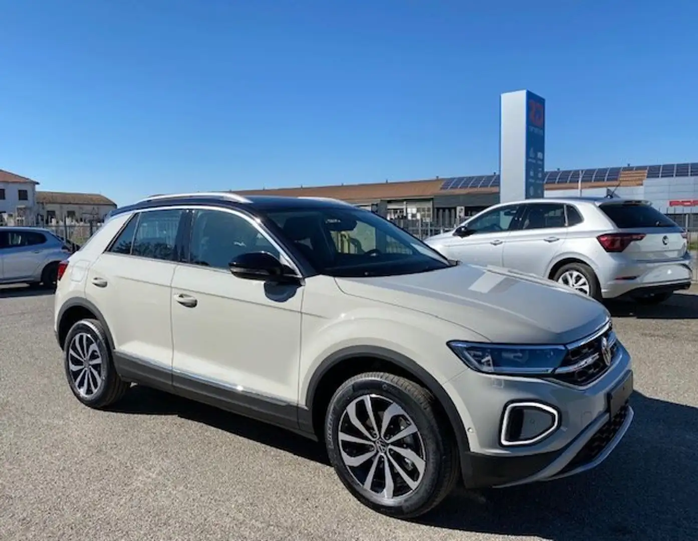 Volkswagen T-Roc 1.0 TSI Style NUOVA - VARIE - Restyling Gris - 2