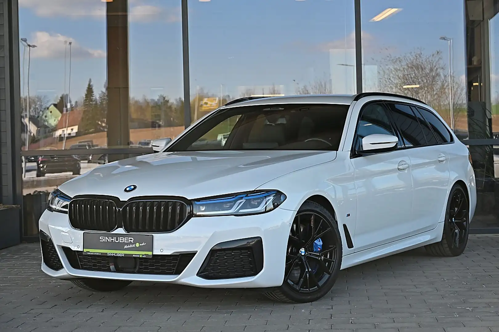 BMW 540 d 48 V Touring xDrive Aut. M Sport Pro NP €109k... Weiß - 1