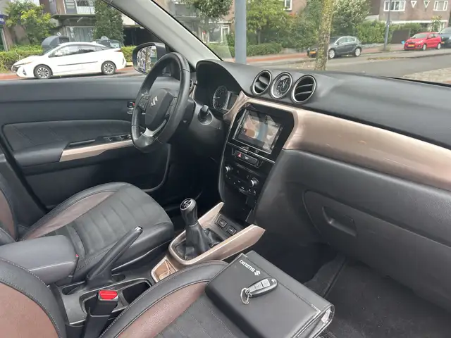 Suzuki Vitara view 3
