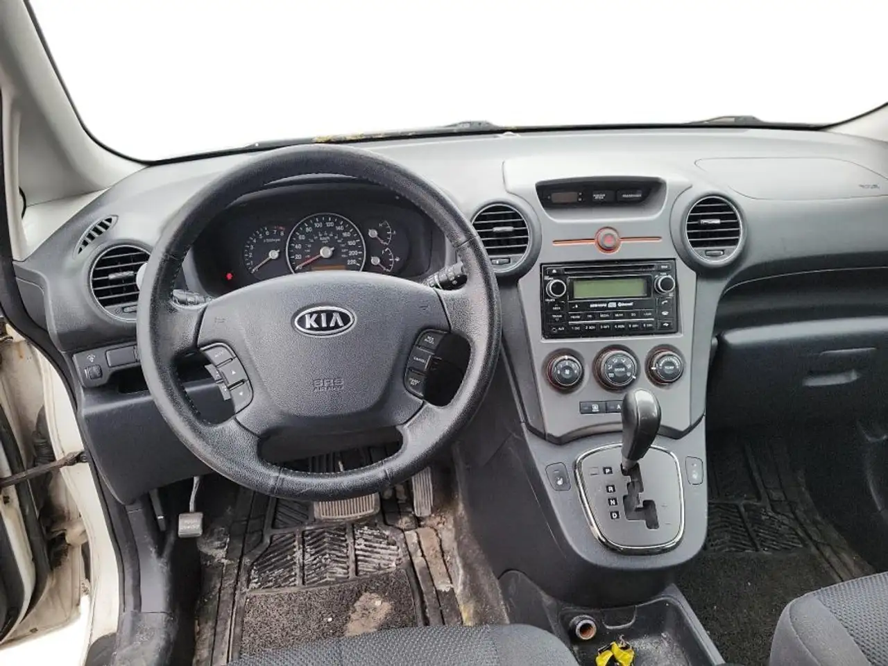 Kia Rondo снимка Kia Rondo