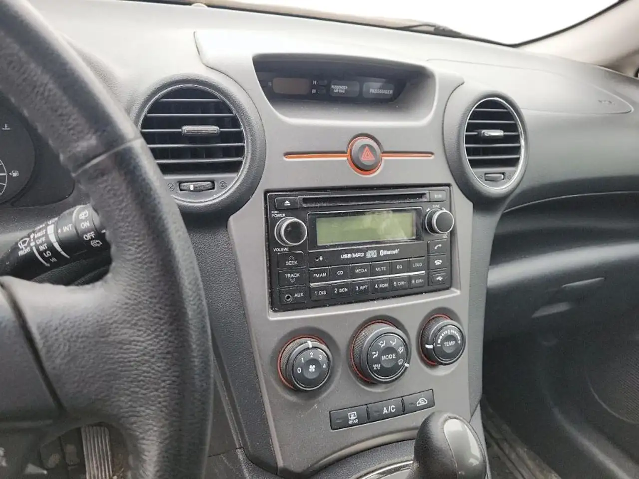 Kia Rondo снимка Kia Rondo