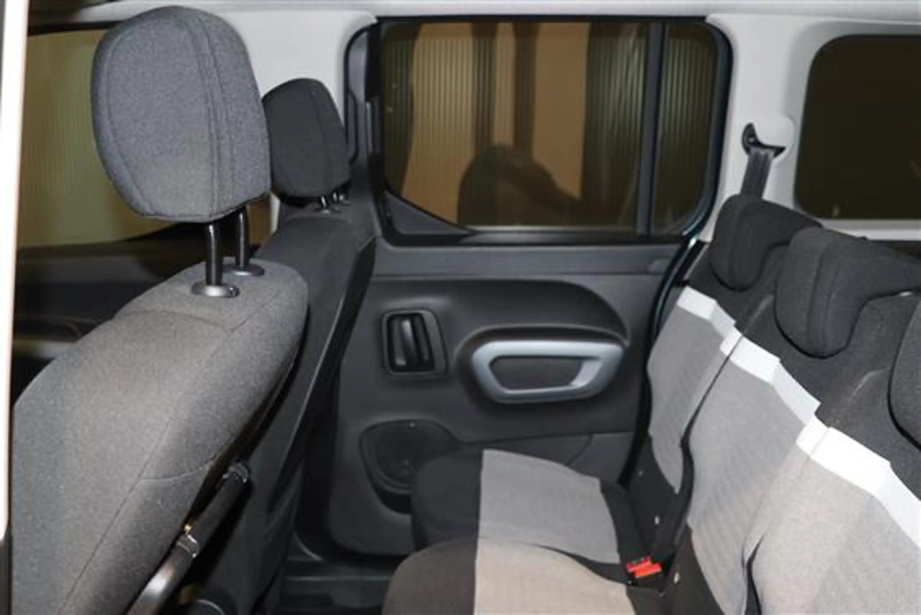 Citroen Berlingo Multispace Berlingo Plus PURE TECH FEEL — photo 9