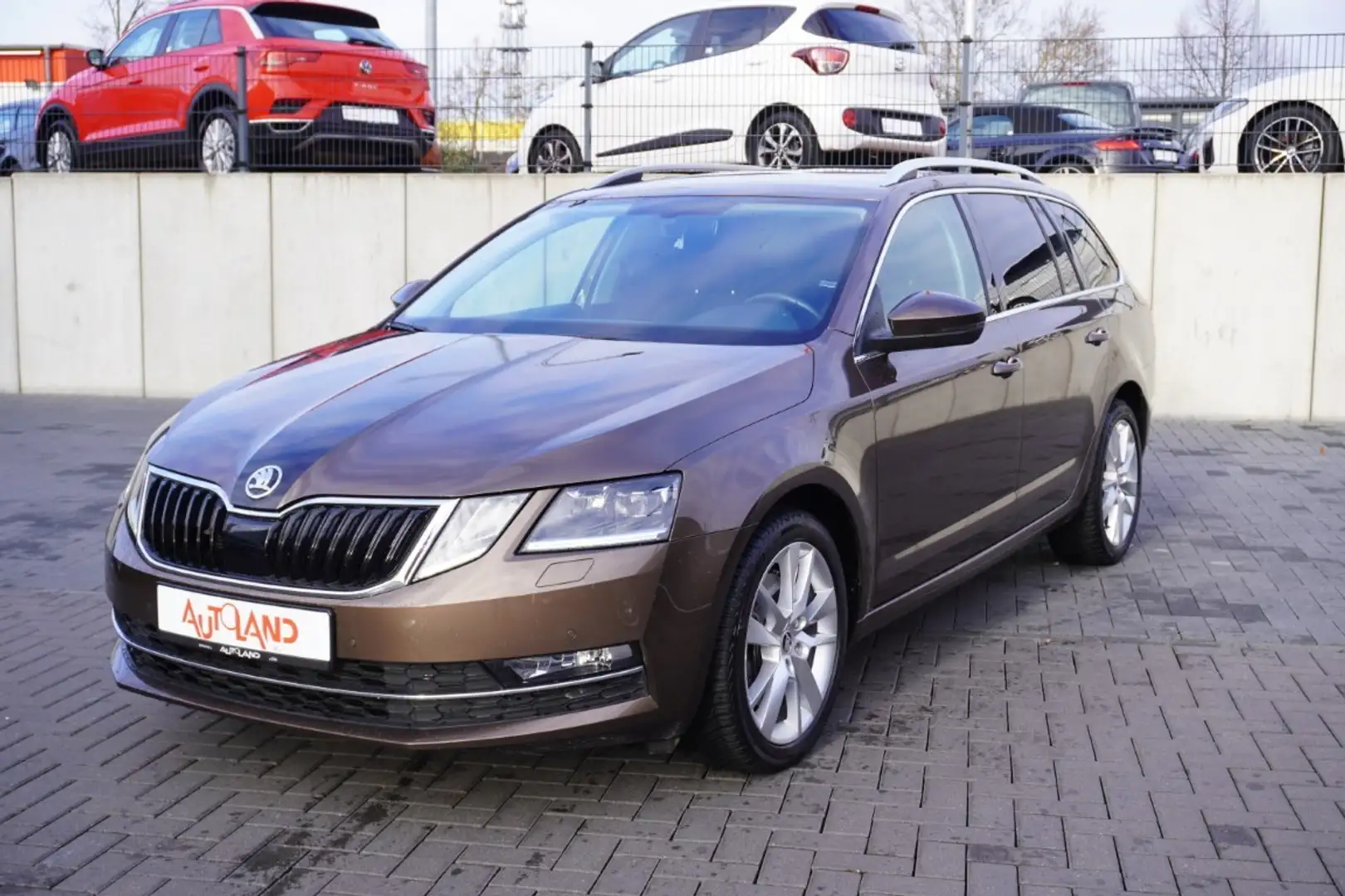 Skoda Octavia Combi 2.0 TSI DSG AAC LED Navi AHK SHZ Коричневый - 2