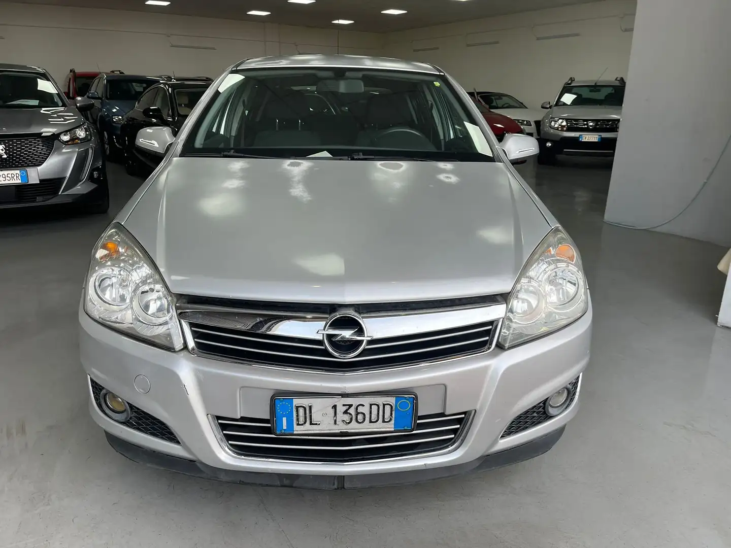 Opel Astra Astra III 2004 5p 1.6 Cosmo 115cv Silber - 2