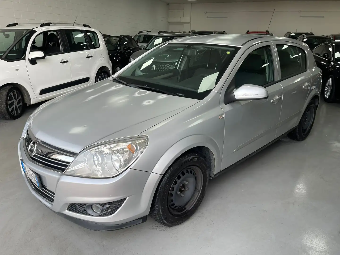 Opel Astra Astra III 2004 5p 1.6 Cosmo 115cv Silber - 1