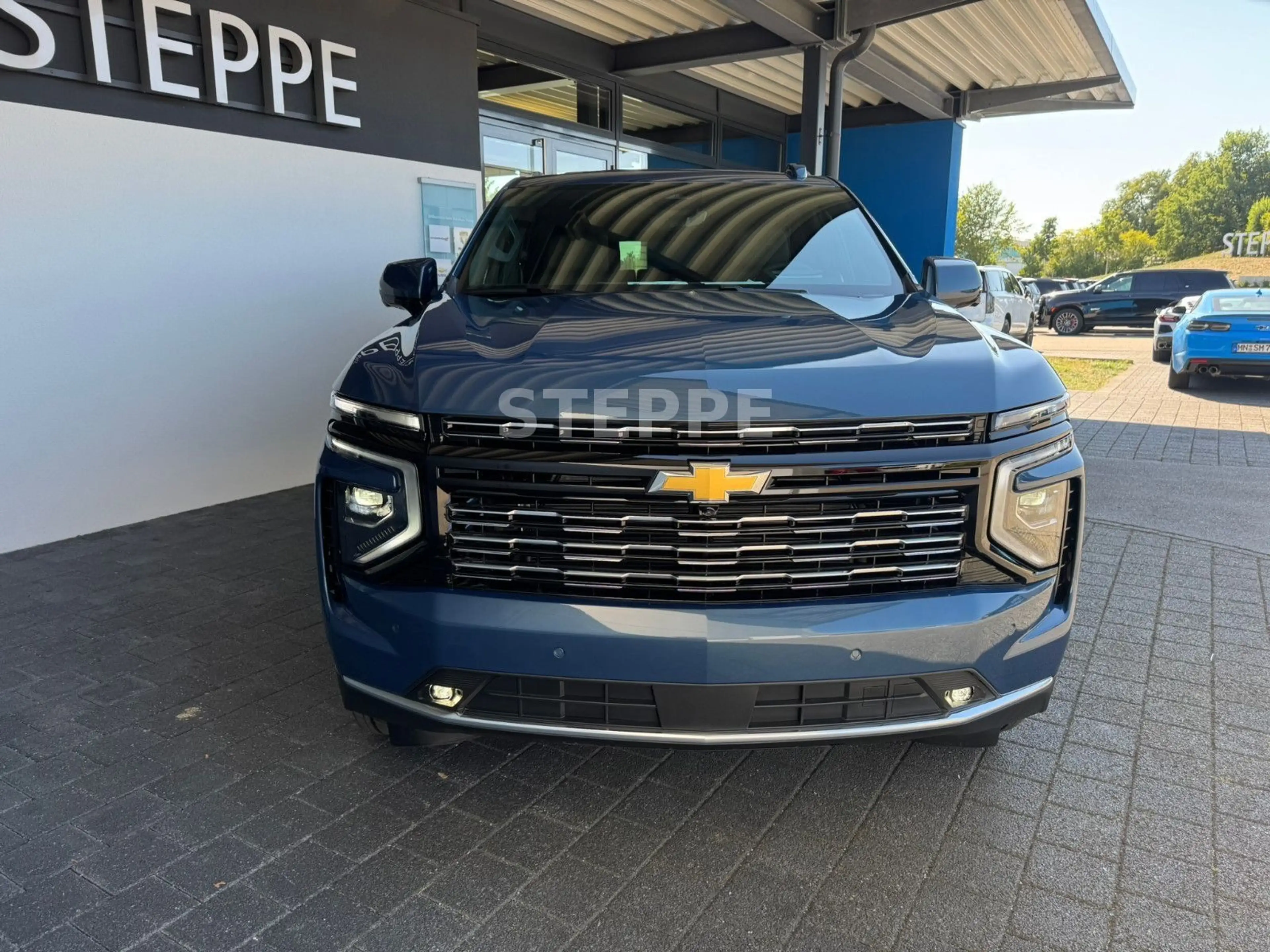 Chevrolet Suburban MY26 Suburban 6,2 High Country AHK 24" Luftfed. — photo 2