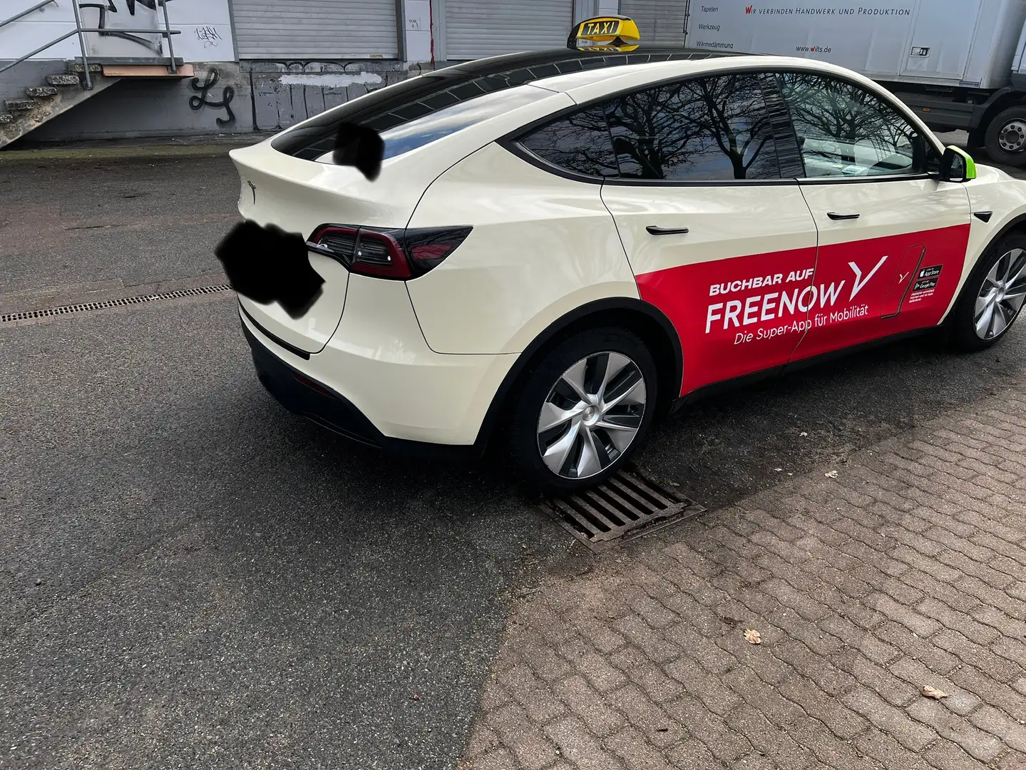 Tesla Model Y RWD - 2