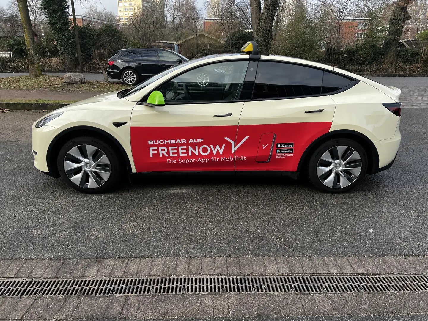 Tesla Model Y RWD - 1