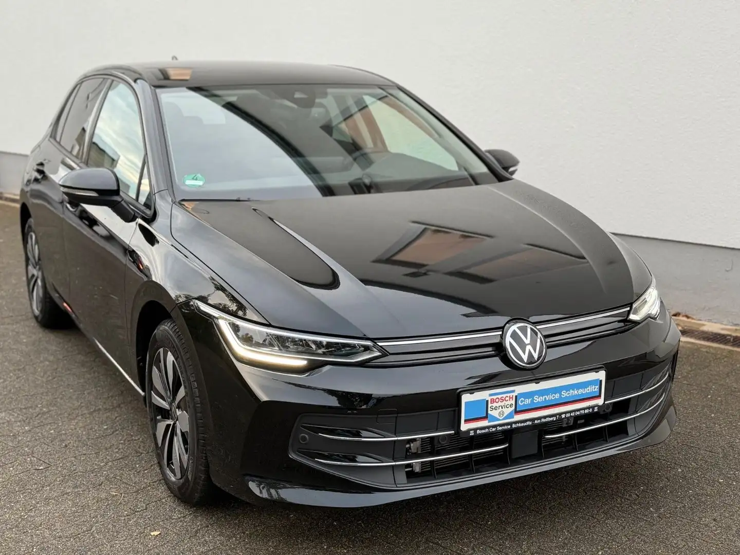 Volkswagen Golf VIII Lim. 1.5 TSI 85 kW Goal, Navi, LED Schwarz - 1