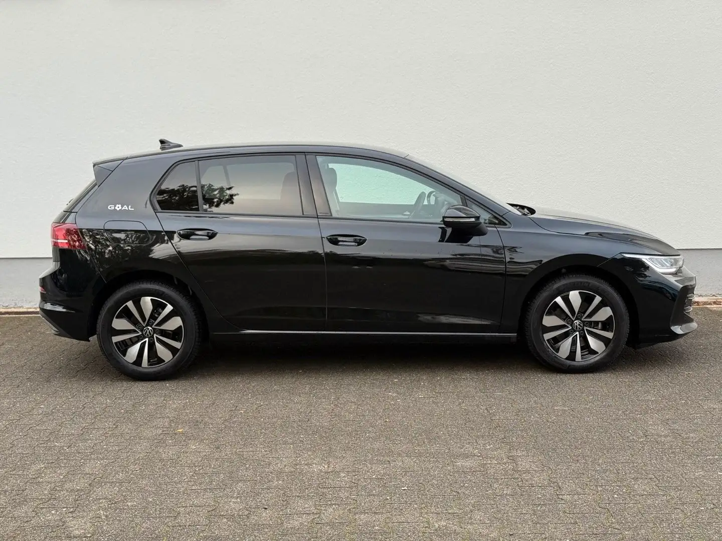 Volkswagen Golf VIII Lim. 1.5 TSI 85 kW Goal, Navi, LED Schwarz - 2