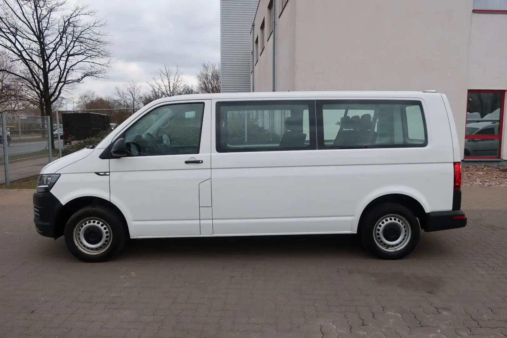 Volkswagen T6 Transporter Kombi EcoProfi lang/9 Sitze/Klima Wit - 2