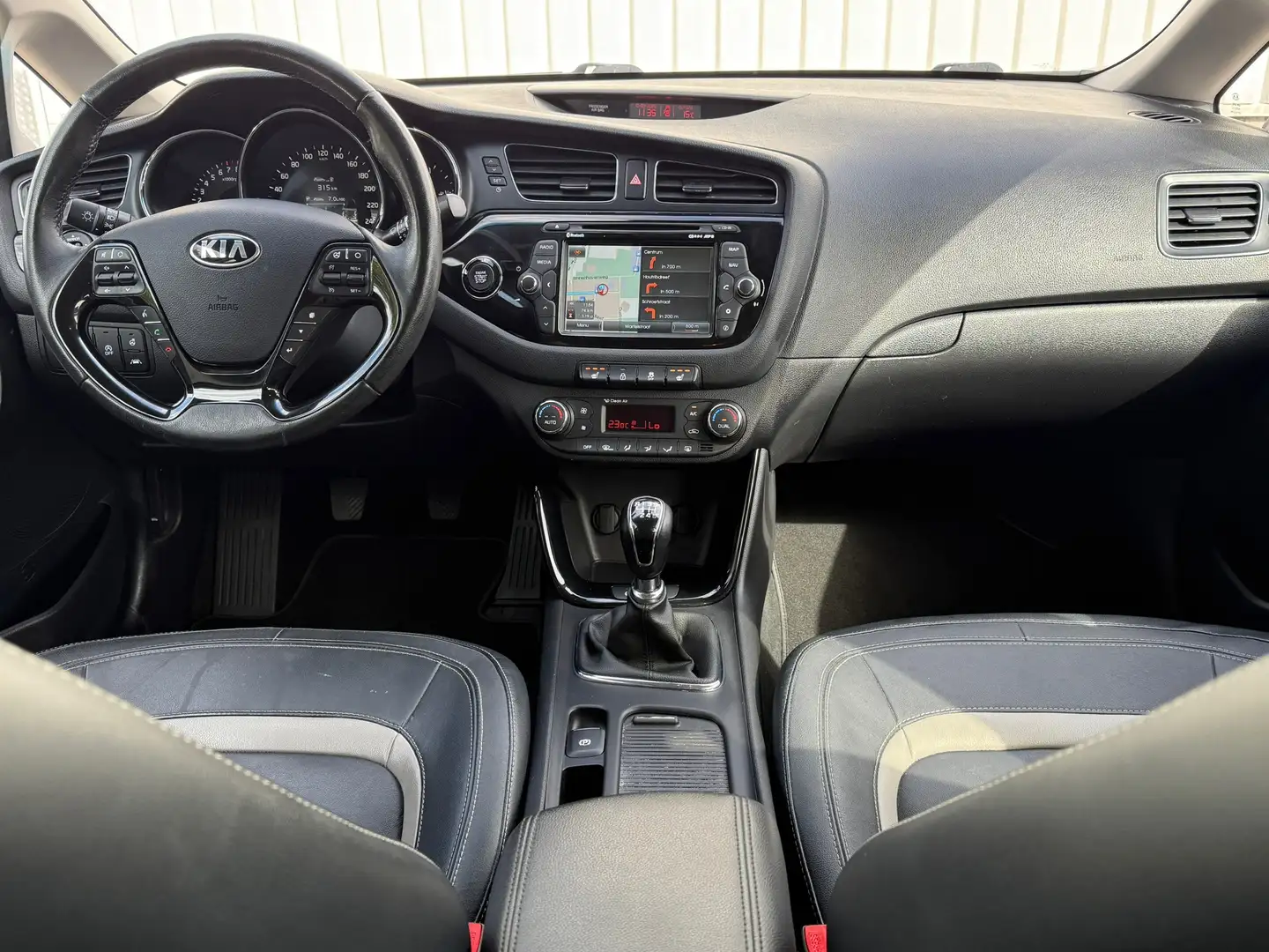 Kia Ceed / cee'd 1.6 GDI Super Pack Premium AfnTrekhaak,Climate,Nav Grau - 2