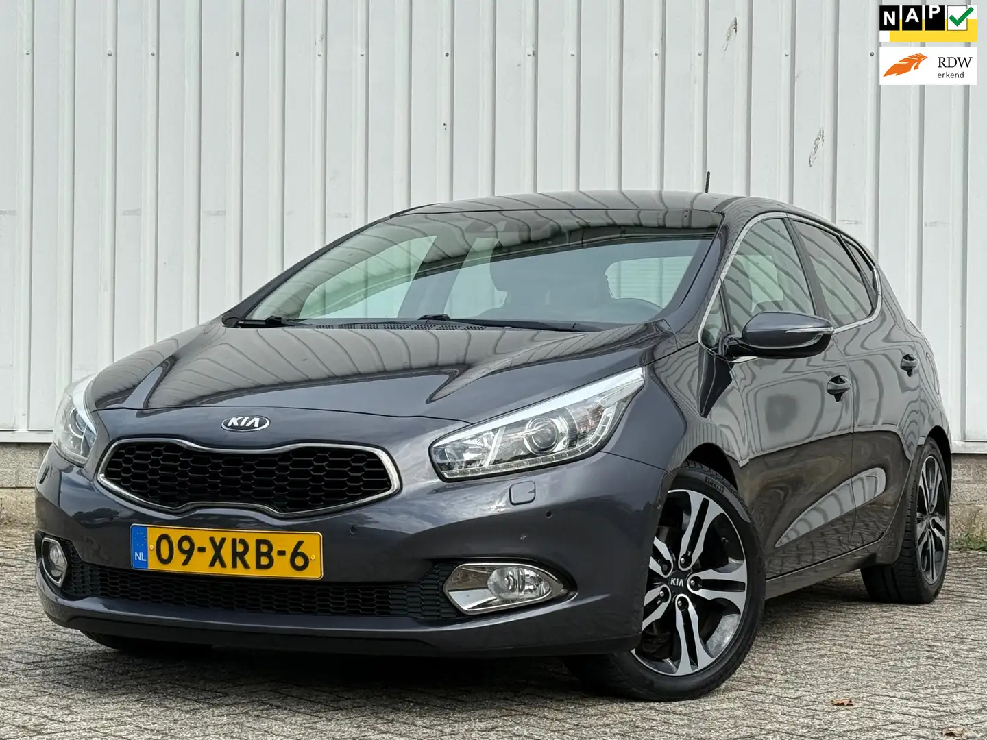Kia Ceed / cee'd 1.6 GDI Super Pack Premium AfnTrekhaak,Climate,Nav Grau - 1