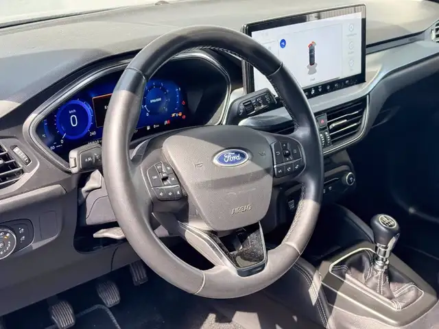 Ford Focus view 19