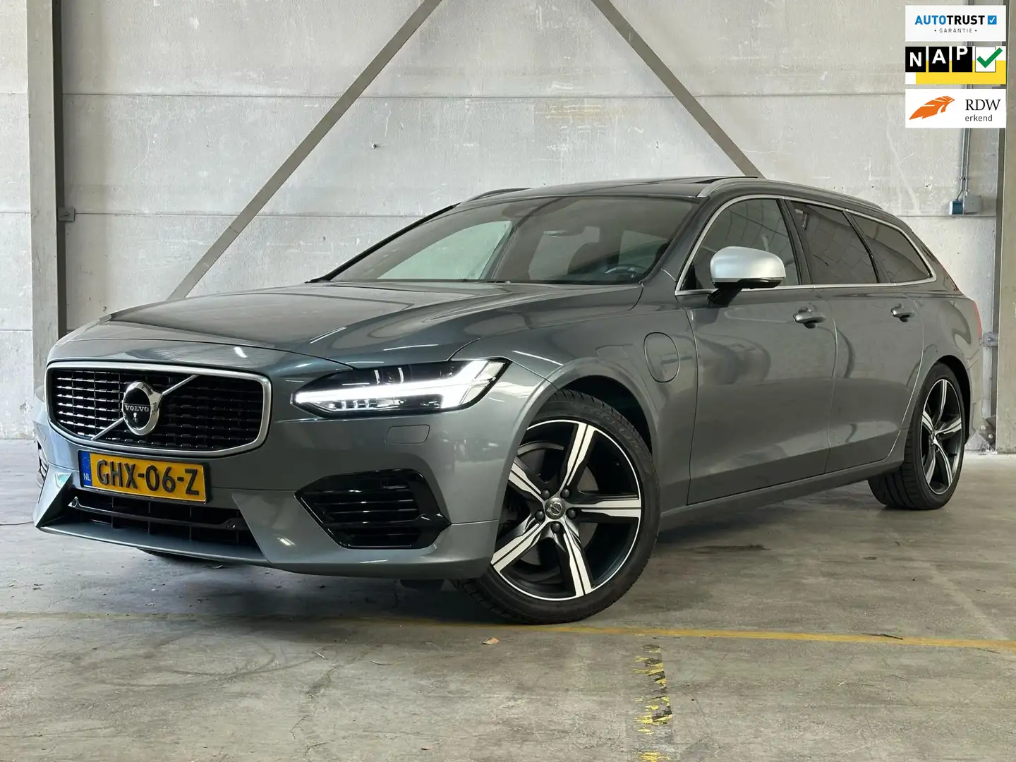 Volvo V90 2.0 T8 AWD R-Design 408PK Panoramadak Leder Gris - 1