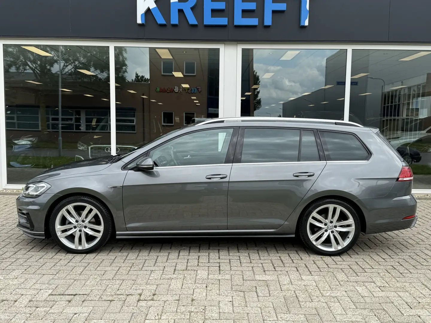 Volkswagen Golf Variant 1.5 TSI Highline Business R Apple Carplay | Navi | Grijs - 2