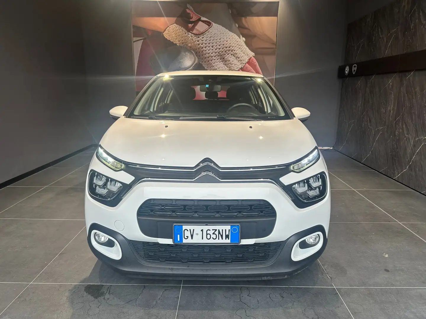 Citroen C3 1.2 puretech Shine s&s 83cv Weiß - 2