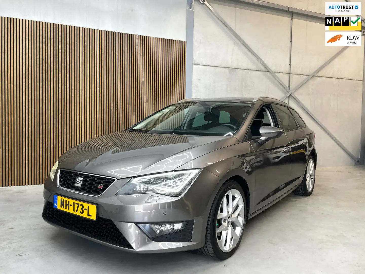 SEAT Leon ST 1.4 TSI FR Business Gris - 1
