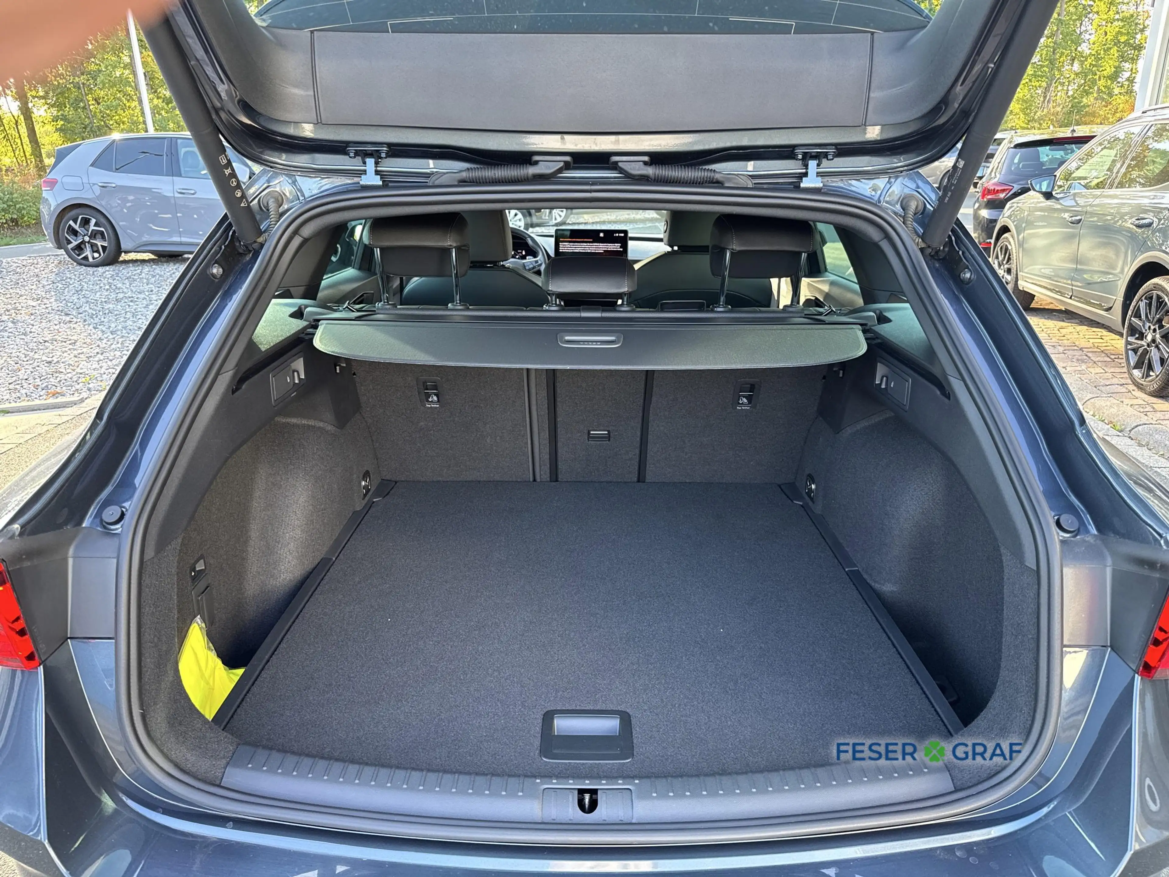 CUPRA Leon SP TDI DSG AHK RFK Matrix Keyless Navi SHZ — photo 8