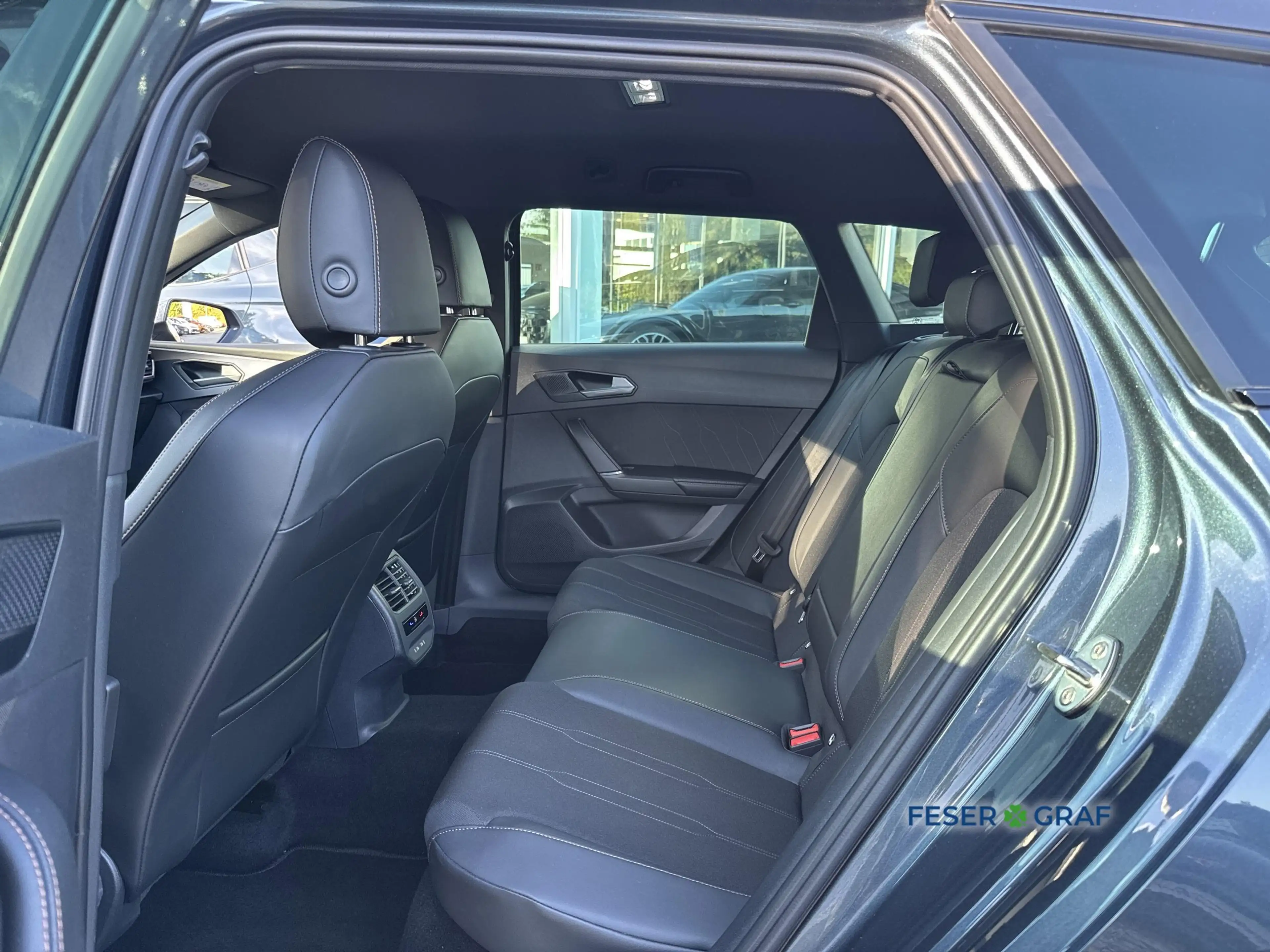 CUPRA Leon SP TDI DSG AHK RFK Matrix Keyless Navi SHZ — photo 7